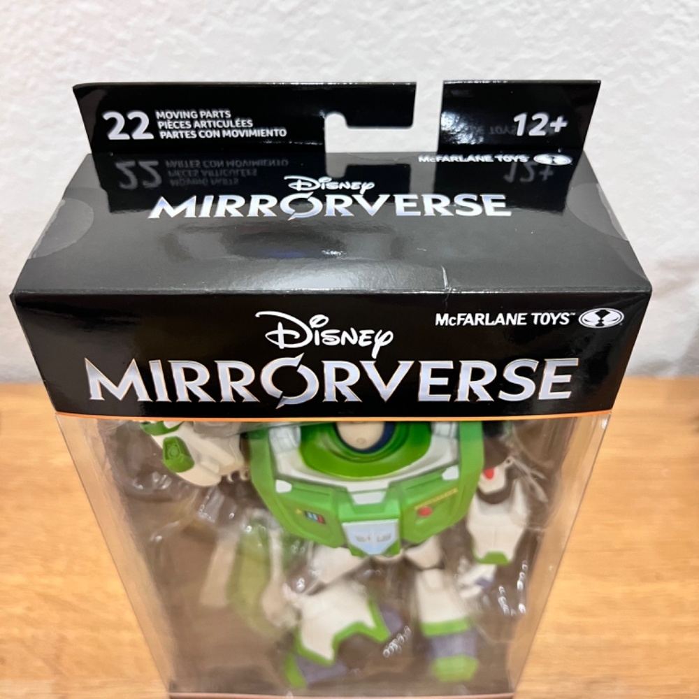 McFarlane Toys Articulated Figure - Disney Mirrorverse - BUZZ LIGHTYEAR (Ranged) - Picture 5 of 6